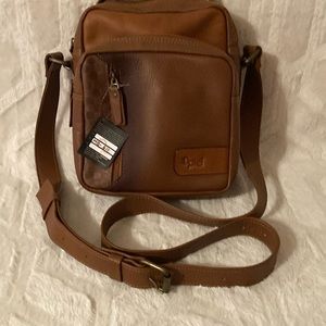 NWT    Crossbody.  color brown,cow leather